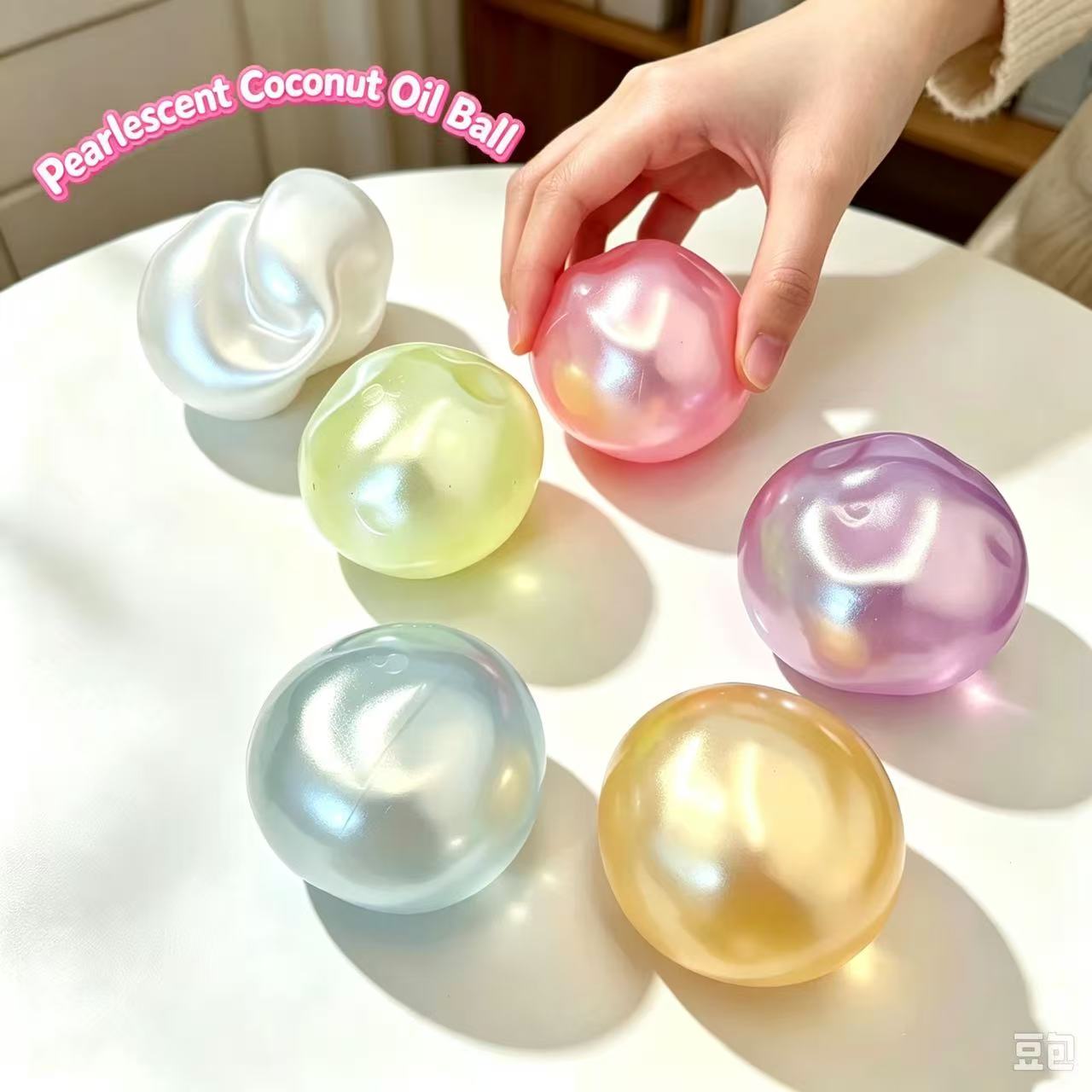 Pearlescent Coconut Oil Pinch  - Music recension och pris